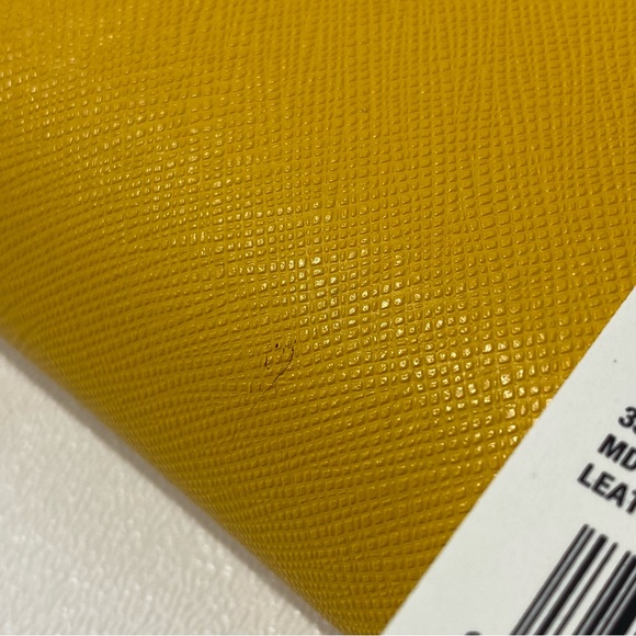 NEW - Michael Kors Jasmine Yellow Bifold Zip Coin Wallet - Picture 5 of 8